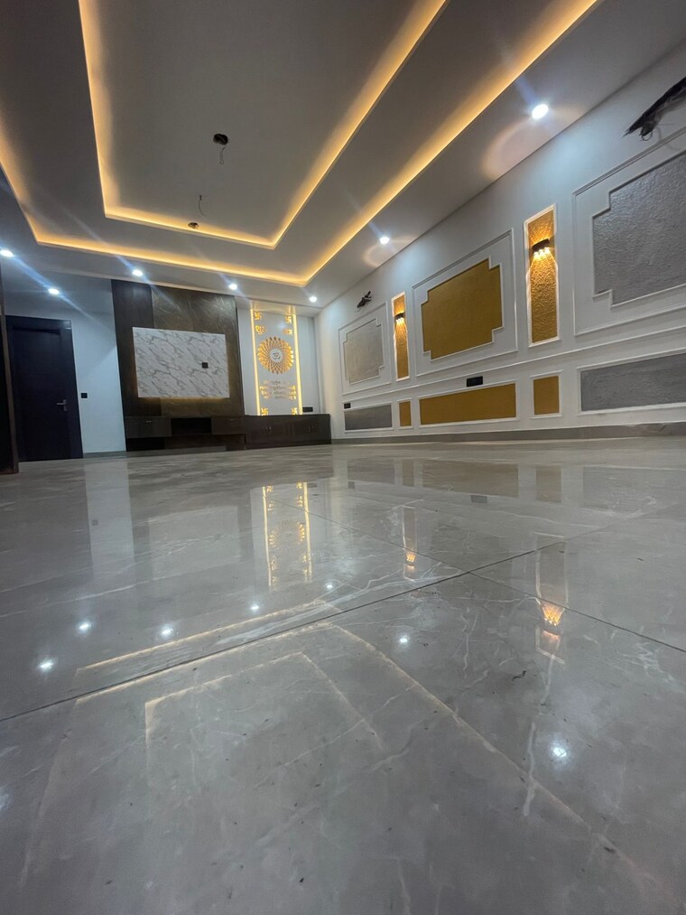Room, sector 70 3 Bedroom 1200 Sq.Ft. Builder Floor In Sector 70 Faridabad 9680641