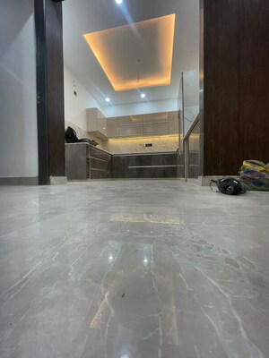 Room in 3 BHK Builder Floor at Sector 70 – for Sale