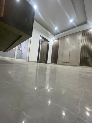 Room in 3 BHK Builder Floor at Sector 70 – for Sale