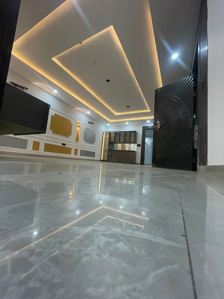 Room, sector 70 3 Bedroom 1100 Sq.Ft. Builder Floor In Sector 70 Faridabad 9680667