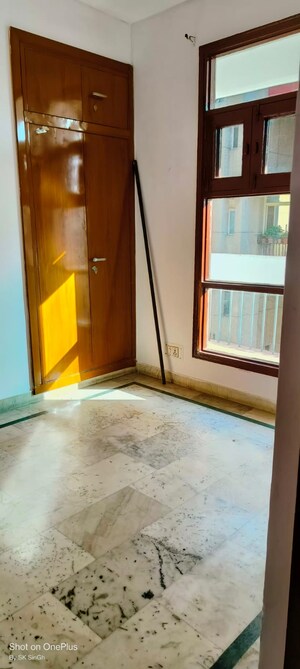 Room in 2 BHK Apartment at Sector 4 Dwarka – for Rent