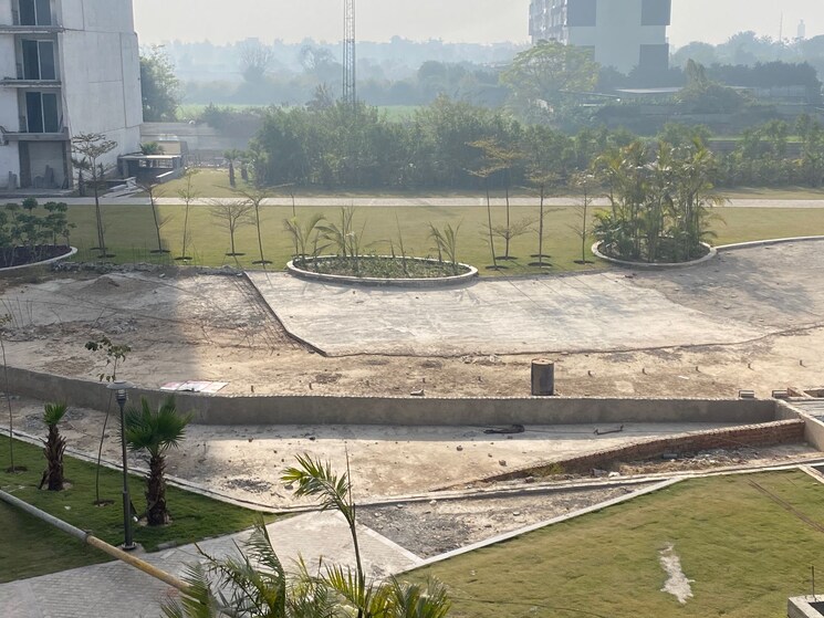 Swimming Pool, omaxe-lake 4 Bedroom 2300 Sq.Ft. Apartment In North Mullanpur Chandigarh 9680876