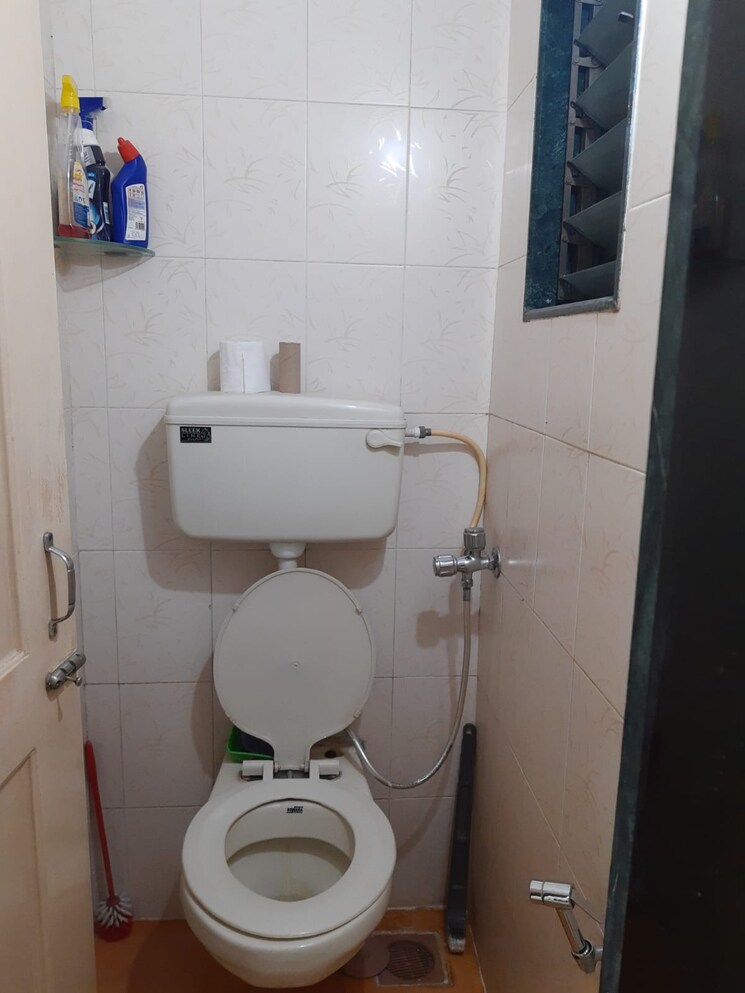 Bathroom, kshitij-chs-borivali 1 Bedroom 390 Sq.Ft. Apartment In Borivali West Mumbai 9680915