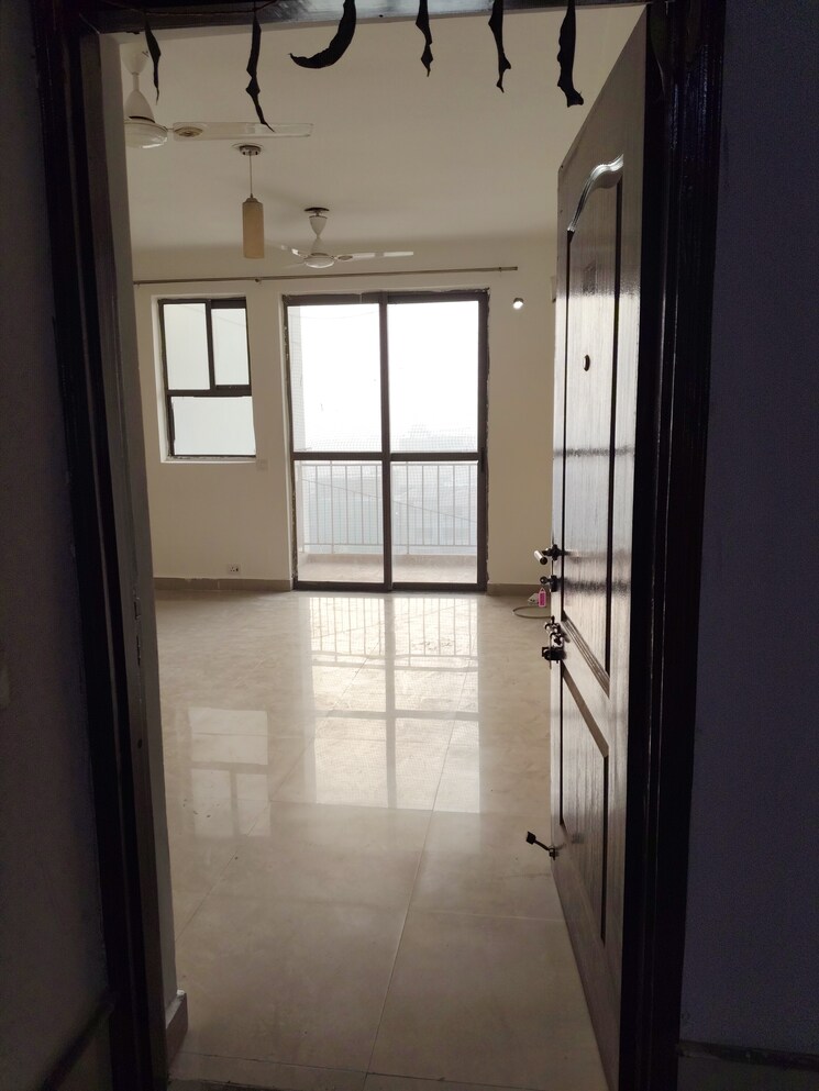 Room, unitech-uniworld-resorts-the-residences 2 Bedroom 1150 Sq.Ft. Apartment In Sector 33 Gurgaon 9681024