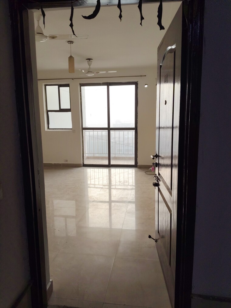 Room, unitech-uniworld-resorts-the-residences 2 Bedroom 1150 Sq.Ft. Apartment In Sector 33 Gurgaon 9681024