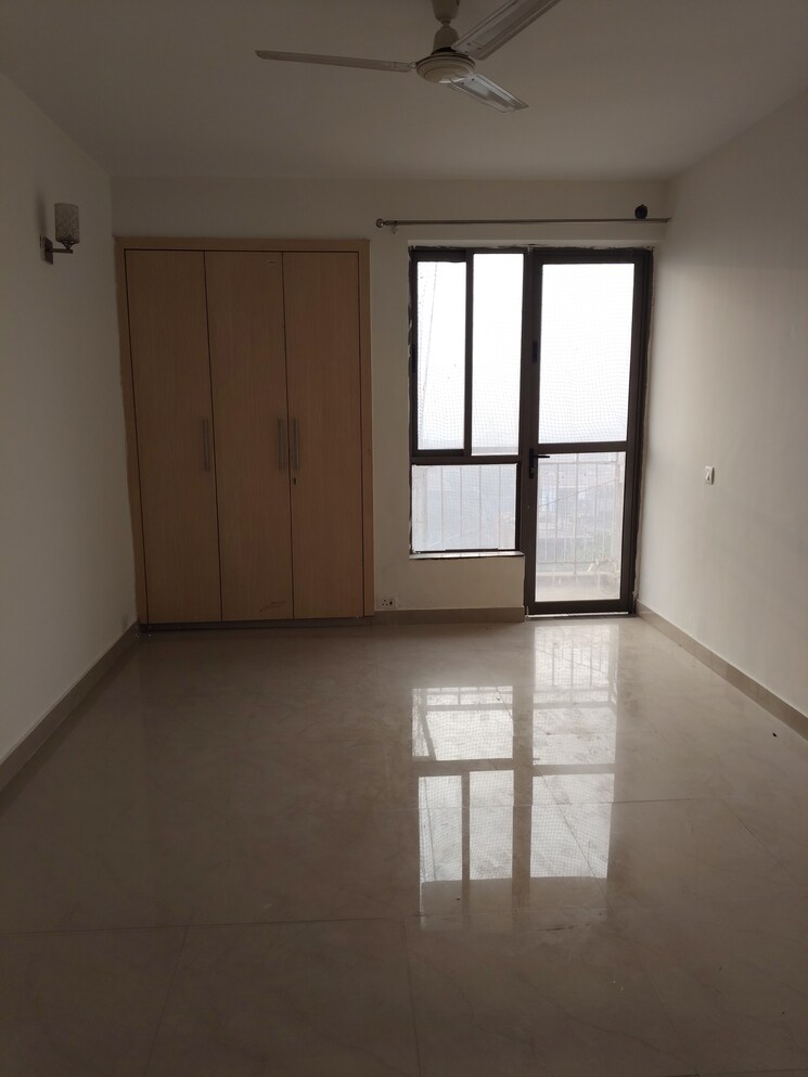 Room, unitech-uniworld-resorts-the-residences 2 Bedroom 1150 Sq.Ft. Apartment In Sector 33 Gurgaon 9681024