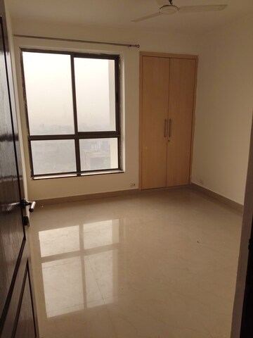 Room in 2 BHK Apartment at Unitech Uniworld Resorts-The Residences, Sector 33 – for Rent