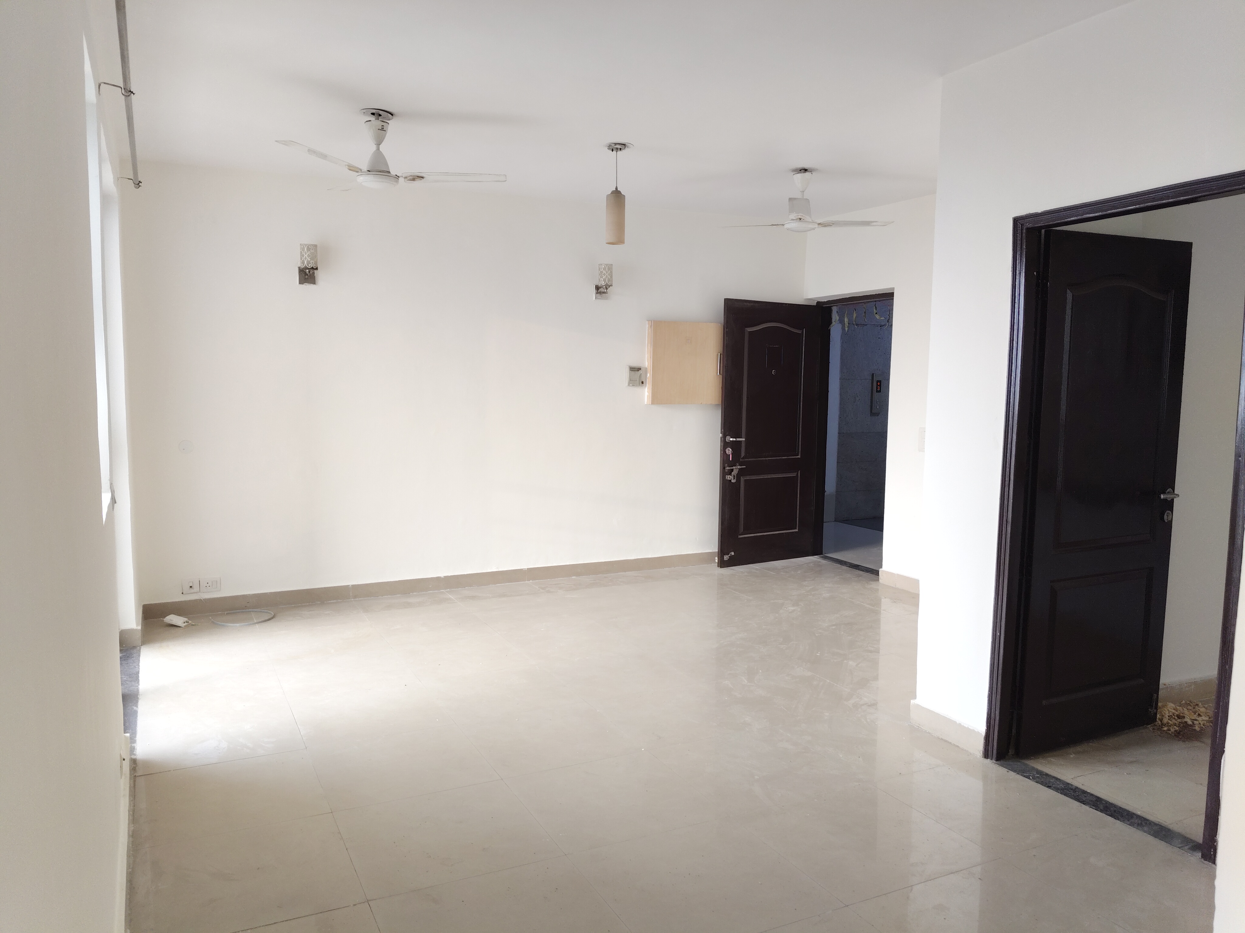 2 BHK Apartment For Rent in Unitech Uniworld Resorts-The Residences