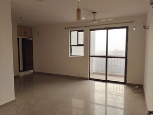 Room in 2 BHK Apartment at Unitech Uniworld Resorts-The Residences, Sector 33 – for Rent