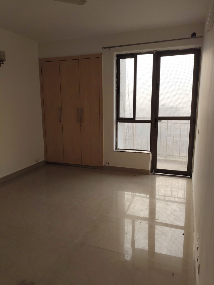 Room, unitech-uniworld-resorts-the-residences 2 Bedroom 1150 Sq.Ft. Apartment In Sector 33 Gurgaon 9681024