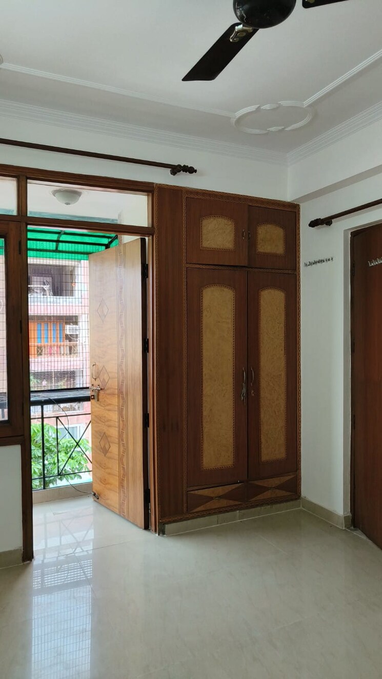 Room, sector 10 dwarka 2 Bedroom 1310 Sq.Ft. Apartment In Sector 10 Dwarka Delhi 9680930