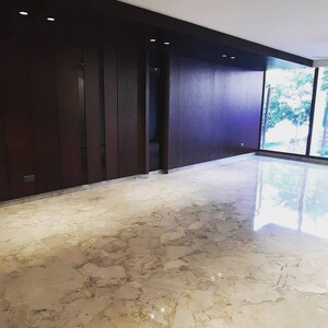 Room in 4 BHK Apartment at DLF The Belvedere Park, Sector 24 – for Sale