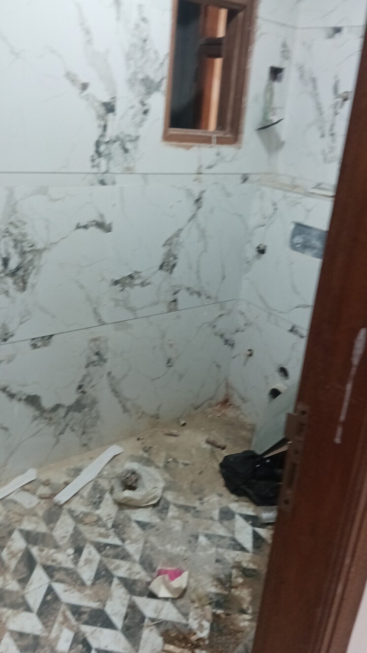 Bathroom, maidan garhi 3 Bedroom 1100 Sq.Ft. Builder Floor In Maidan Garhi Delhi 9681100