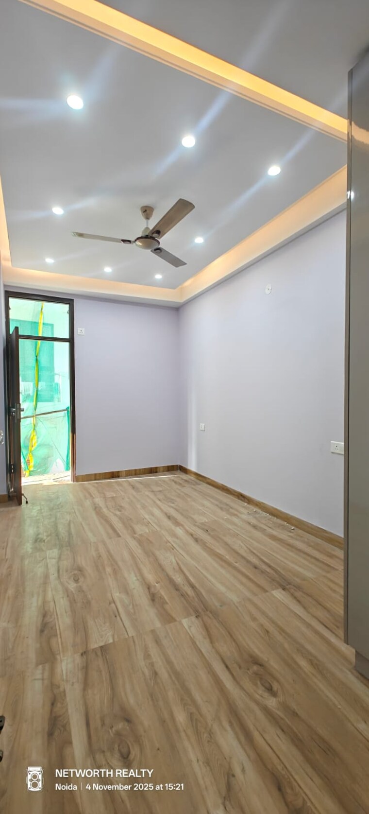 Room, sector 73 2 Bedroom 1000 Sq.Ft. Builder Floor In Sector 73 Noida 9681104