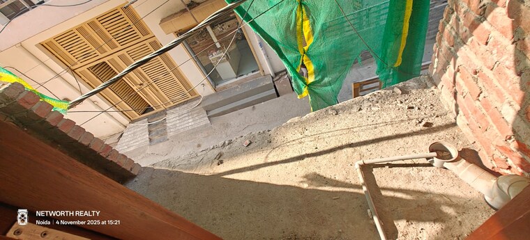Balcony, sector 73 2 Bedroom 1000 Sq.Ft. Builder Floor In Sector 73 Noida 9681104