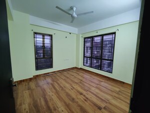Room in 3 BHK Apartment at Sevoke Road – for Rent