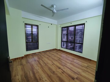 Room in 3 BHK Apartment at Sevoke Road – for Rent