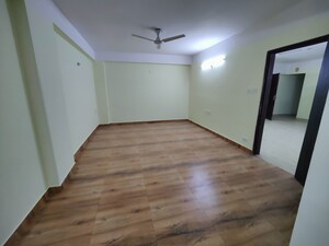 Room in 3 BHK Apartment at Sevoke Road – for Rent