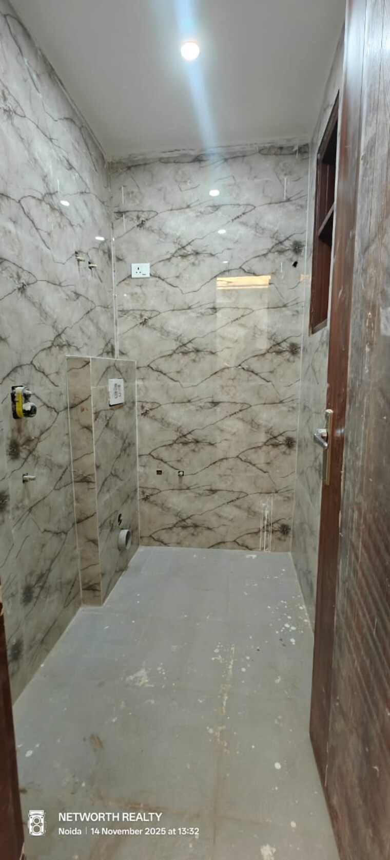 Attached Bathroom, sector 73 1 Bedroom 625 Sq.Ft. Builder Floor In Sector 73 Noida 9681132