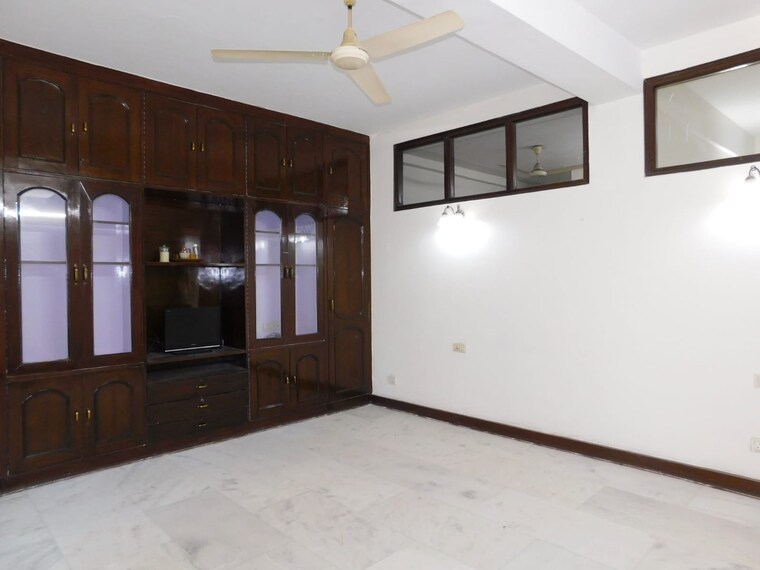 Room, rwa-hauz-khas-block-c-5 3 Bedroom 2000 Sq.Ft. Builder Floor In Hauz Khas Delhi 9681127