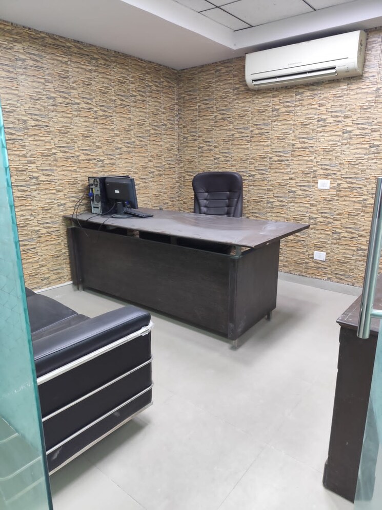 Team Area, sector 2 Commercial Office Space 2200 Sq.Ft. In Sector 2 Noida 9681147