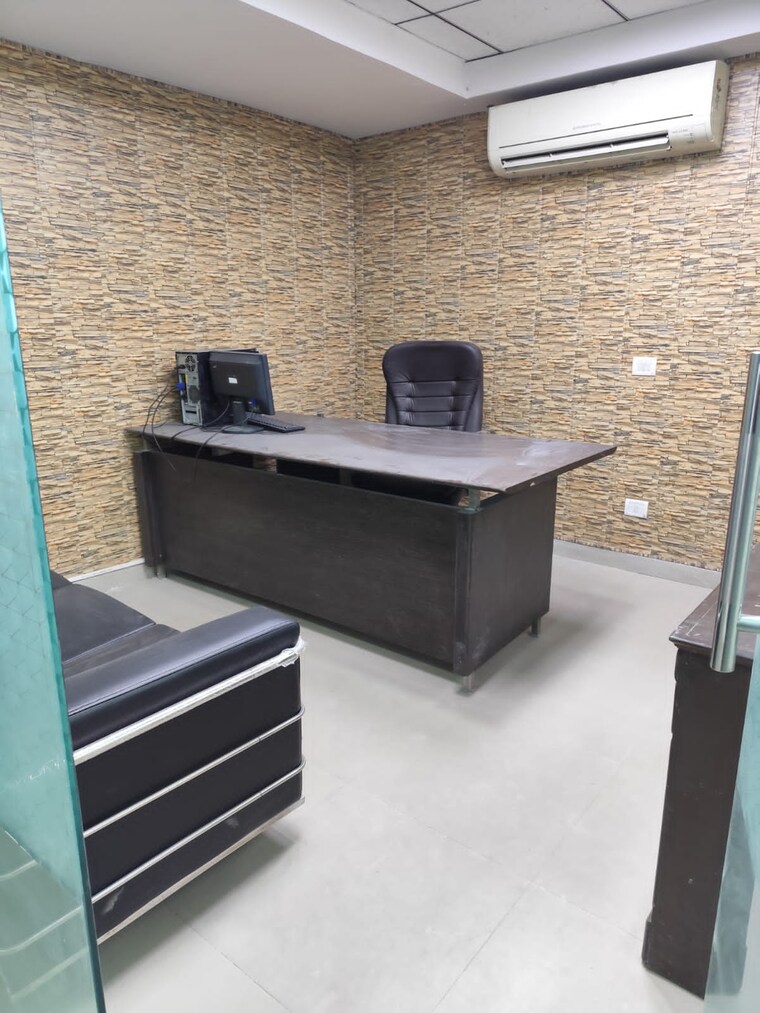 Team Area, sector 2 Commercial Office Space 2200 Sq.Ft. In Sector 2 Noida 9681147