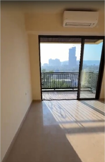 Room in 2 BHK Apartment at Lodha Sterling, Kolshet Road – for Sale