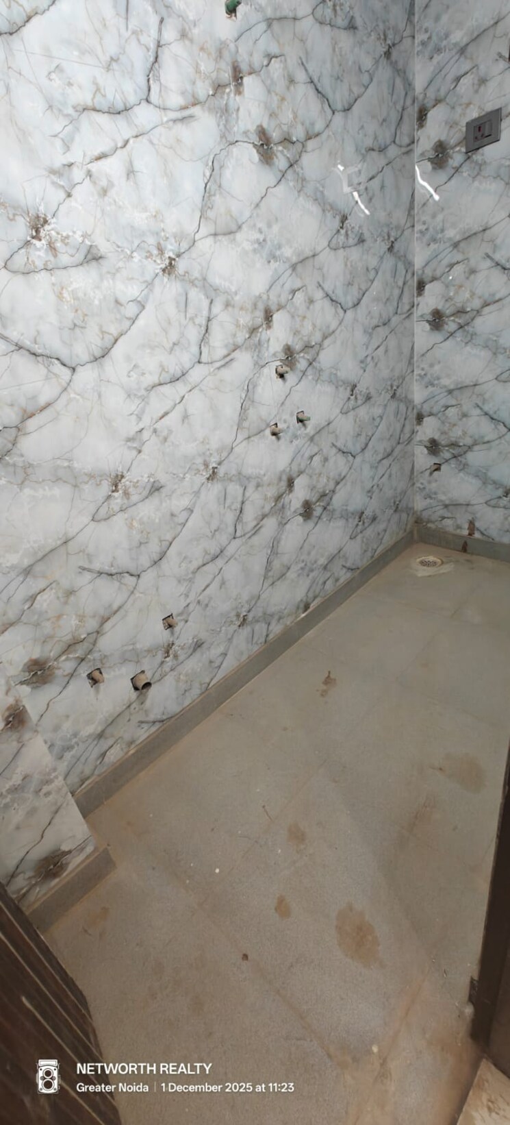 Balcony, sector 73 3 Bedroom 1450 Sq.Ft. Builder Floor In Sector 73 Noida 9681155