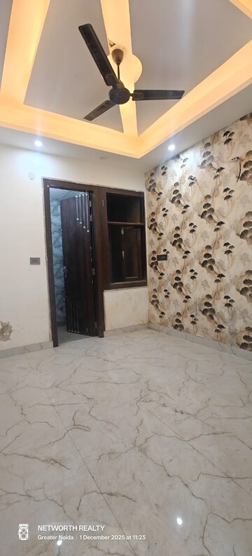 Parking in 3 BHK Builder Floor at Sector 73 – for Sale