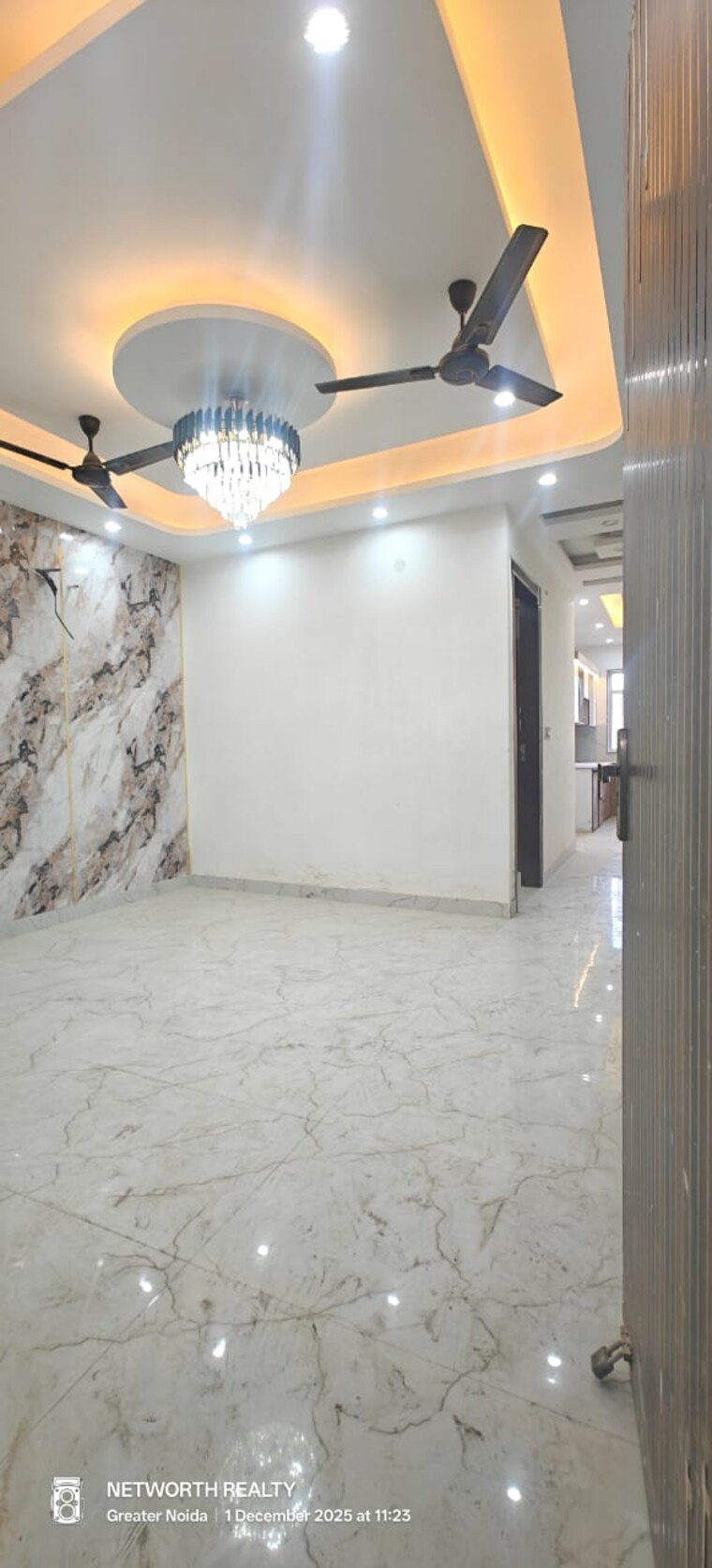 Room, sector 73 3 Bedroom 1450 Sq.Ft. Builder Floor In Sector 73 Noida 9681155