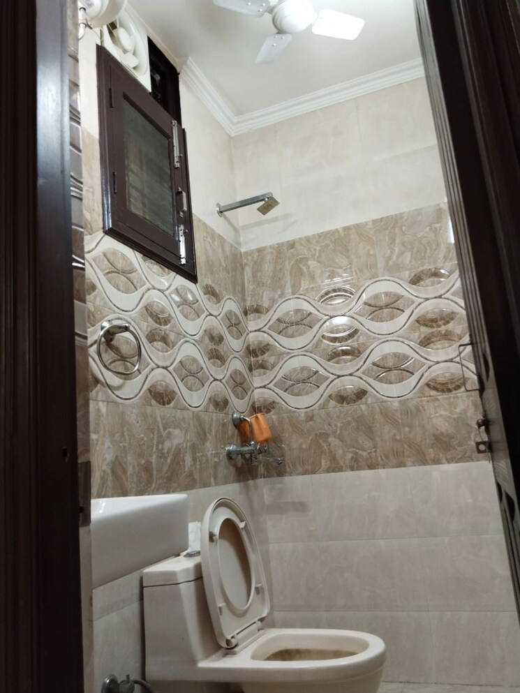 Bathroom, ansal-plaza-sector-23 2 Bedroom 2600 Sq.Ft. Builder Floor In Sector 23 Gurgaon 9681146