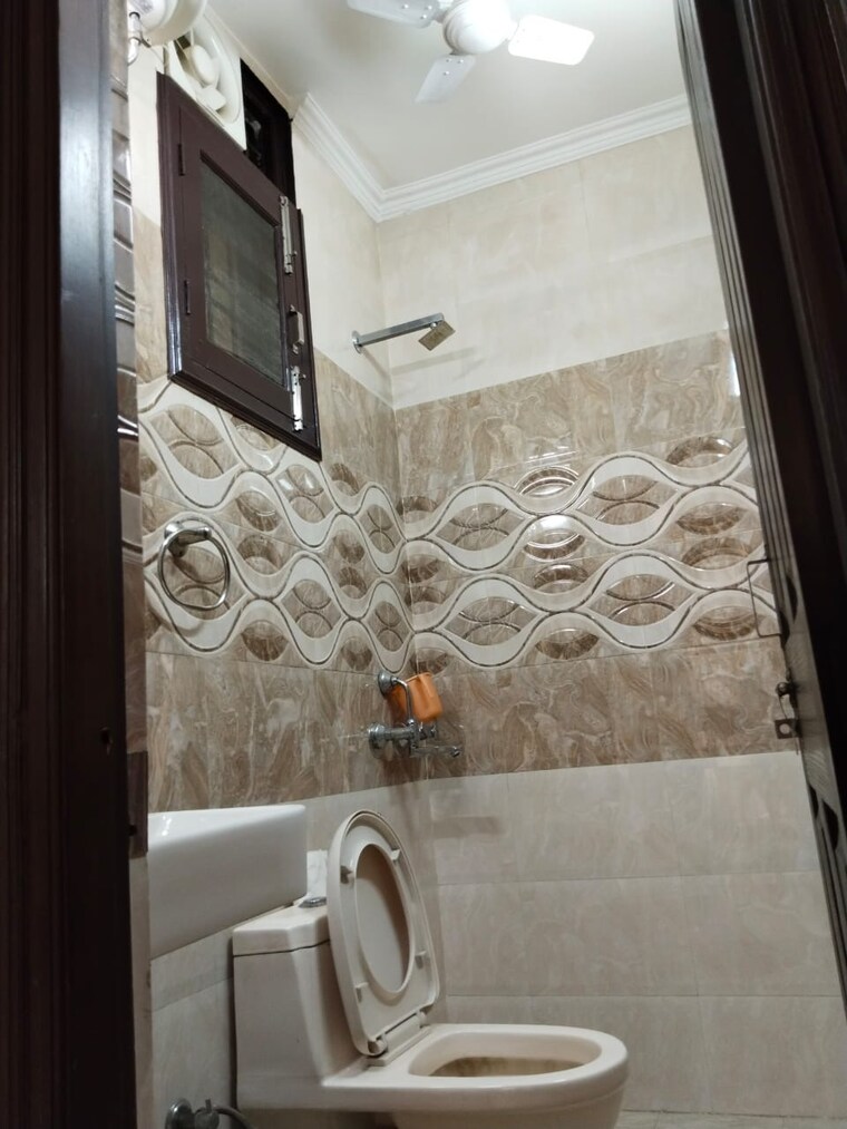 Bathroom, ansal-plaza-sector-23 2 Bedroom 2600 Sq.Ft. Builder Floor In Sector 23 Gurgaon 9681146