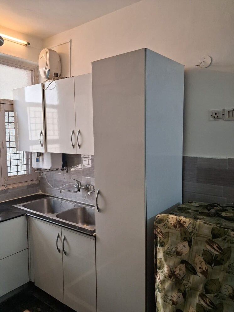 Kitchen, uppal-southend 3 Bedroom 1600 Sq.Ft. Builder Floor In Sector 49 Gurgaon 9681168