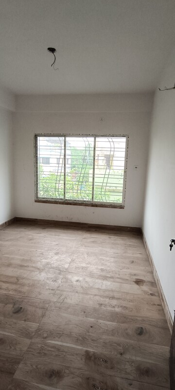 Room in 3 BHK Apartment at Kaikhali – for Sale