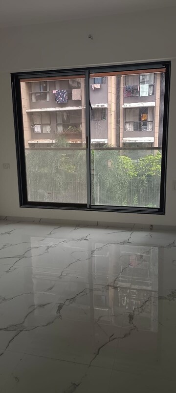 Room in 3 BHK Apartment at Mangesh Darshan Apartment, Santacruz West – for Rent