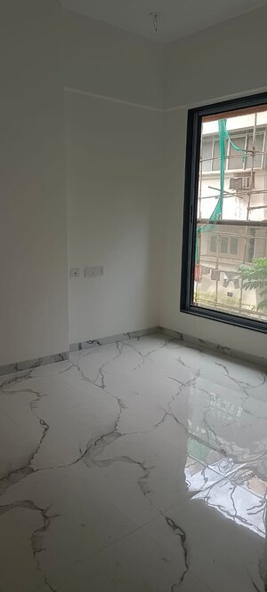 Room in 3 BHK Apartment at Mangesh Darshan Apartment, Santacruz West – for Rent