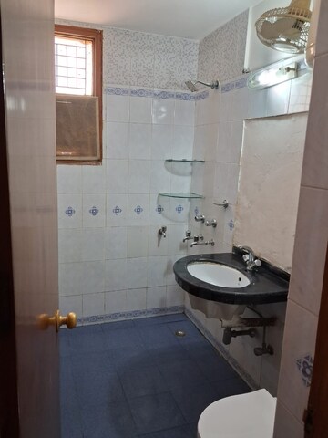 Bathroom in 3 BHK Builder Floor at Uppal Southend, Sector 49 – for Rent