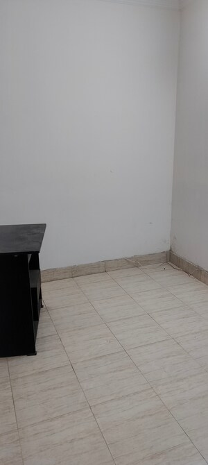 Room in 2 BHK Apartment at Janakpuri – for Rent