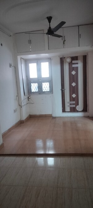 Room in 2 BHK Apartment at Janakpuri – for Rent