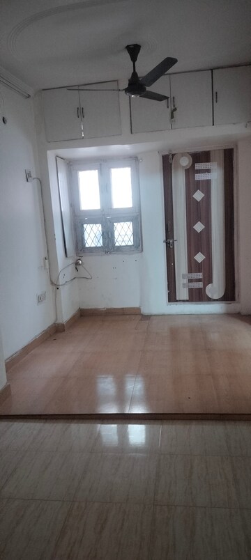 Room in 2 BHK Apartment at Janakpuri – for Rent