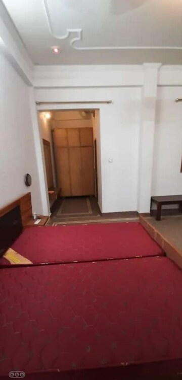 Bedroom in 4 BHK Apartment at Gomti Nagar – for Rent