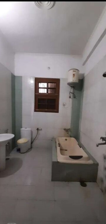 Bathroom in 4 BHK Apartment at Gomti Nagar – for Rent