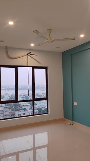 Room in 3 BHK Apartment at Natural Awas, Chinar Park – for Rent