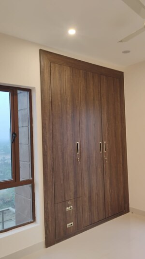 Furnished Amenities in 3 BHK Apartment at Natural Awas, Chinar Park – for Rent