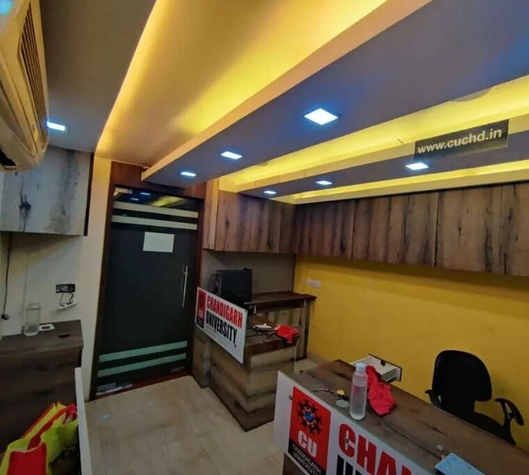 Team Area, hazratganj Commercial Office Space 350 Sq.Ft. In Hazratganj Lucknow 9681292