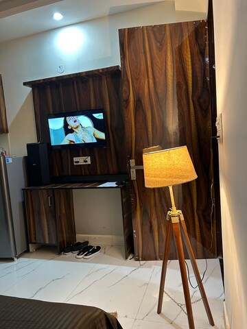 Furnished Amenities in 1 RK Builder Floor at DLF City Phase III, Sector 24 – for Rent