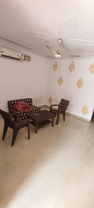 Living Room in 1 BHK Builder Floor at DLF City Phase III, Sector 24 – for Rent