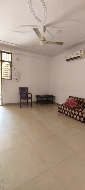 Living Room in 1 BHK Builder Floor at DLF City Phase III, Sector 24 – for Rent