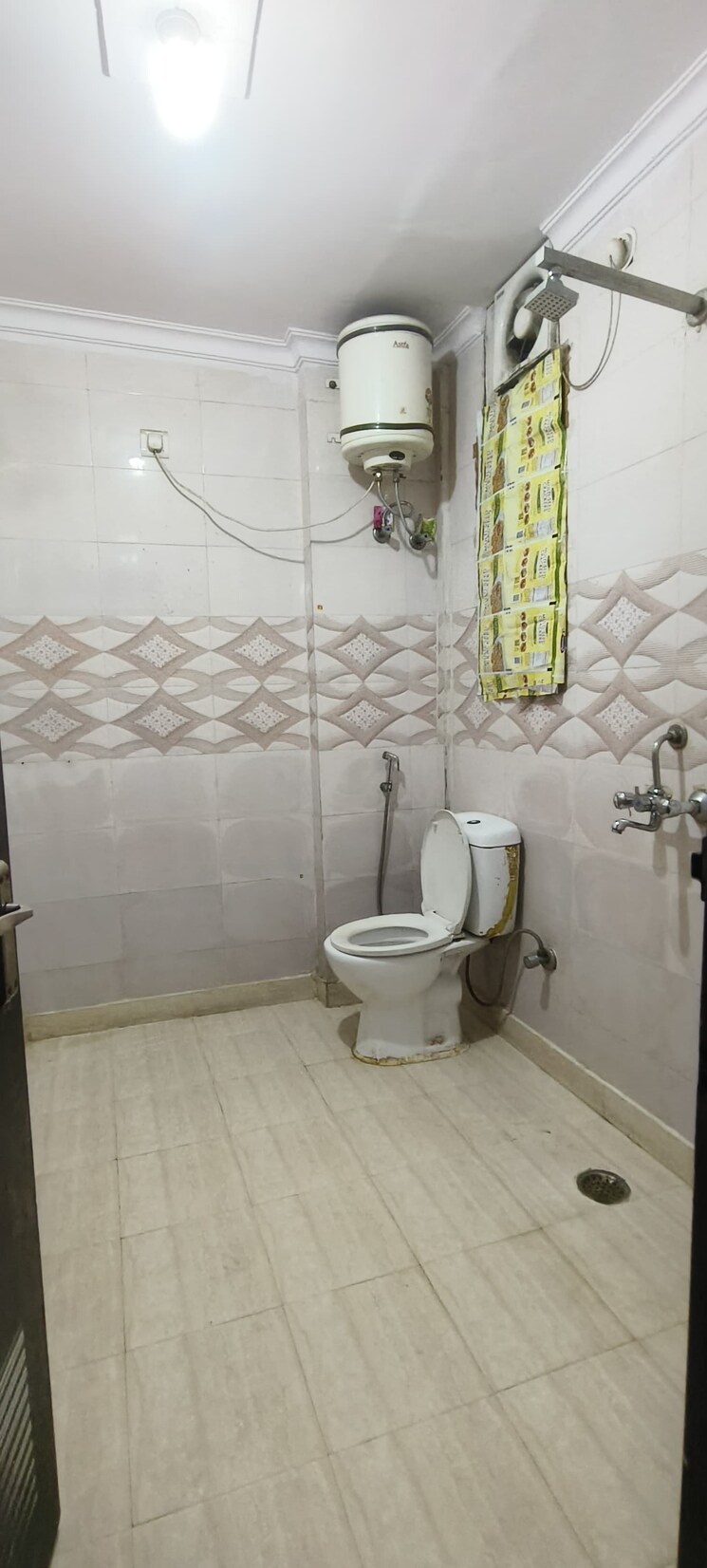 Bathroom, dlf-city-phase-iii 1 Bedroom 840 Sq.Ft. Builder Floor In Sector 24 Gurgaon 9681316