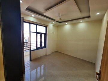 Room in 2 BHK Apartment at Capital Royal Casa, Gms Road – for Rent